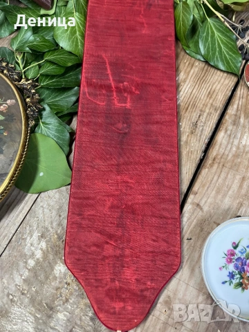 Декоративна стенна закачалка за ключове, облечена с червено кадифе.  Може да  окачвате ключове, снимка 5 - Декорация за дома - 53449075