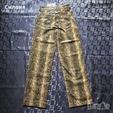 Чисто нов златист змийски лъскав кожен панталон "MNG", размер XS-S, снимка 3 - Панталони - 52409535