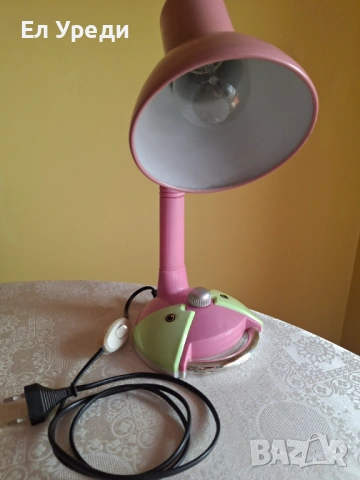 Розова настолна лампа,изправна