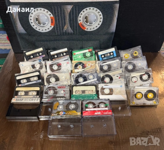 Касетник с 35 бр касети, снимка 2 - Аудио касети - 53374692