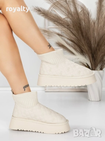 Равни боти - бежови Miu Miu 