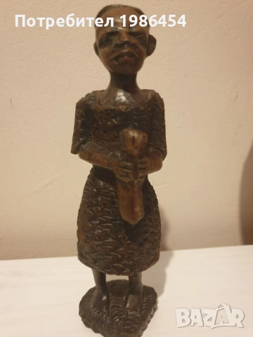 Дървена статуетка. 