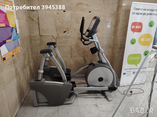 Професионален крос тренажор за фитнес Matrix, снимка 6 - Фитнес уреди - 52940203