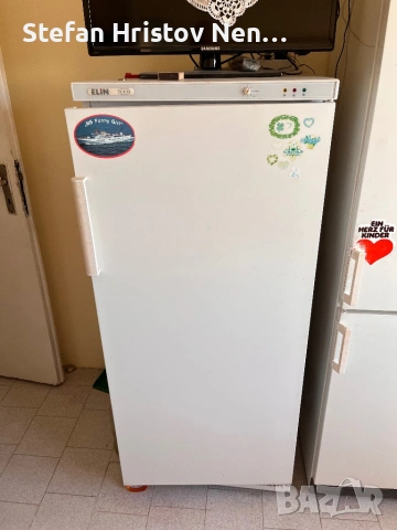 Продавам вертикален фризер .