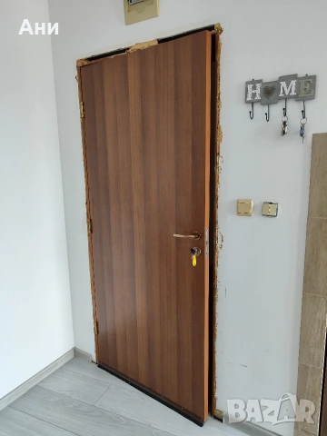 входна врата с каса ,дръжки и брава