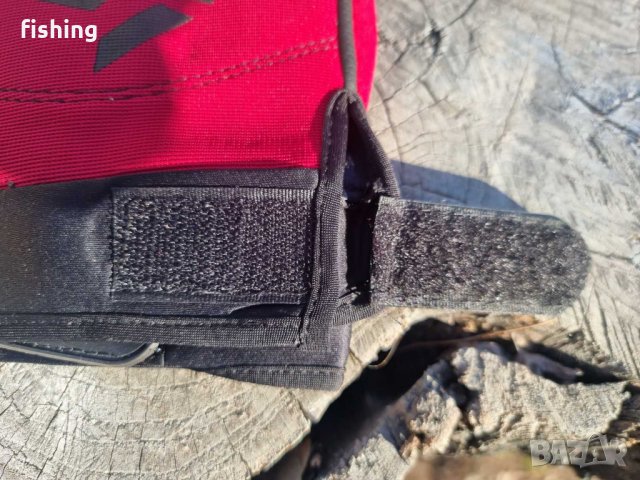 Промо GORE-TEX Ръкавици Daiwa Черен/червен, снимка 2 - Екипировка - 39645523