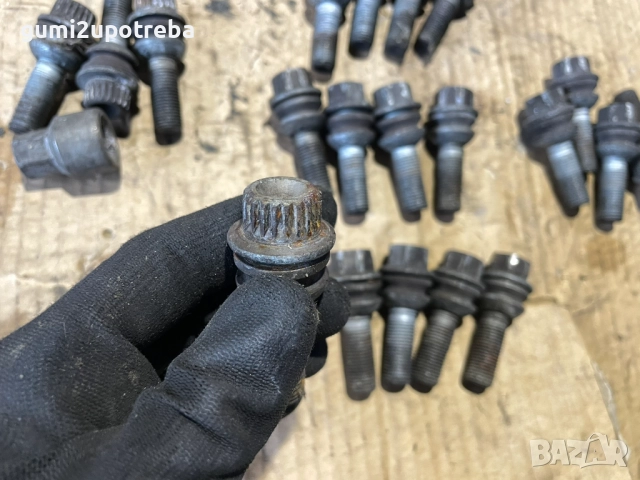 Продавам Болтове /Секретни за Джанти Porsche Cayenne М14х1.50х19, снимка 2 - Аксесоари и консумативи - 52079902