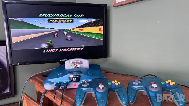 Nintendo 64 (N64) в лимитирания полупрозрачен цвят Ice Blue (прозрачно синьо от серията Funtastic),, снимка 3 - Nintendo конзоли - 55720629