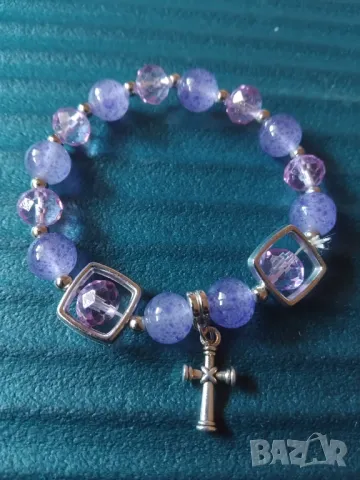 НОВА гривна полускъпоценни камъни и кръстче