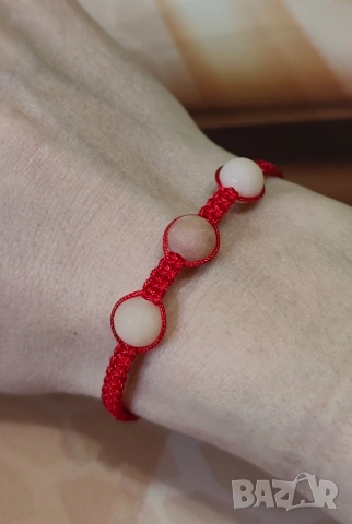 Ръчно изработена макраме гривна „Розова аура“, снимка 2 - Гривни - 53728675