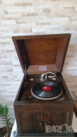 Стар грамофон с манивела - His Masters Voicе- 1920"г. - Great Britain