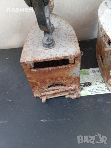 Продавам стари ютии използвани за гладене ,нямат счупено,два броя., снимка 5 - Антикварни и старинни предмети - 53108289