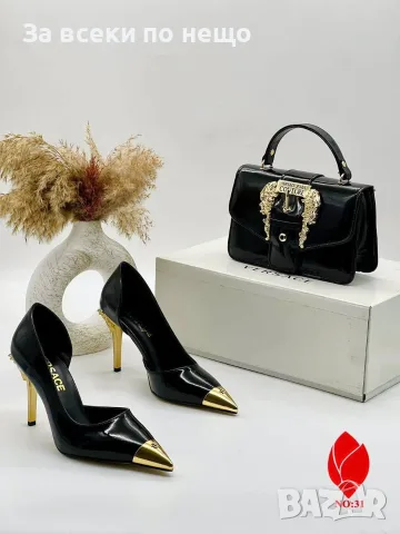 Versace Jeans Couture Лачена Дамска Чанта С Голяма Златна Катарама И Къса Дръжка Код SEM-978