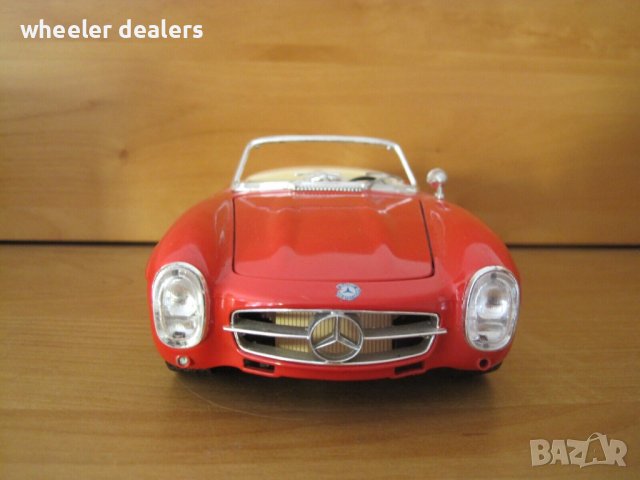 Метална количка Bburago Mercedes Benz 300 SL Roadster мащаб 1/18