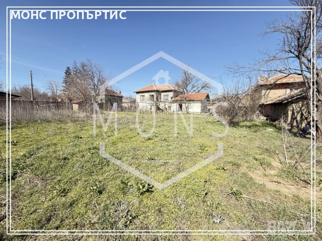 Двуетажна къща с просторен двор и гараж на тихо място в с. Караисен, обл. Велико Търново., снимка 4 - Къщи - 53825817