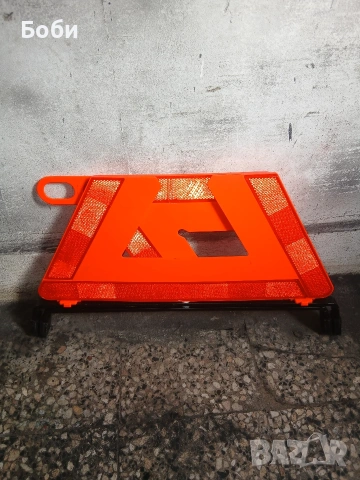 Оргинален триъгълник мерцедес w203 седан , снимка 9 - Аксесоари и консумативи - 53844003