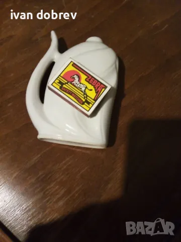 Порцеланова малка каничка.