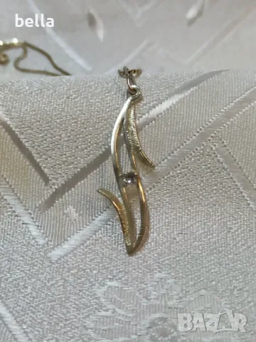 Сребърно колие медальон листо в средата малък диамант,дължина на медальона 3,5 см ръч.изработка, снимка 2 - Колиета, медальони, синджири - 49646500