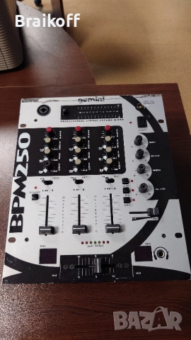DJ mixer Gemini BPM-250
