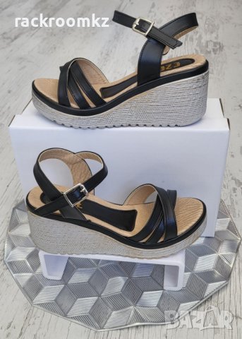 Дамски сандали на платформа в черен цвят
