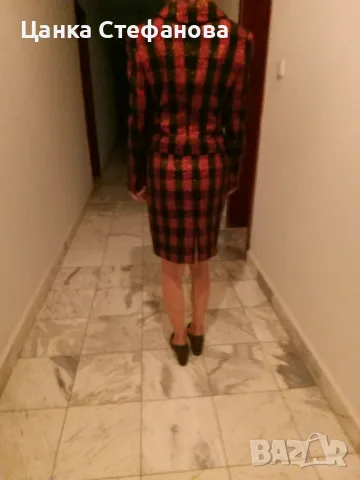 Дизайнерски дамски костюм., снимка 2 - Костюми - 48582713