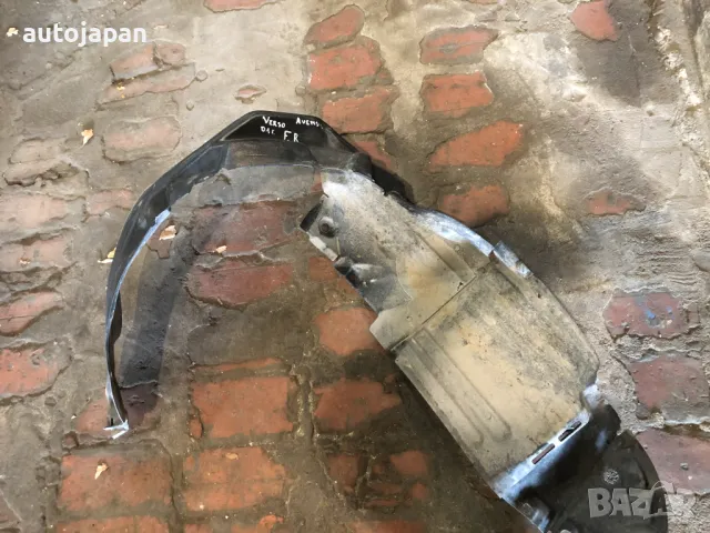 Преден десен подкалник  Toyota Avensis Verso 2.0 D 116hp 1CD