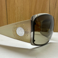 Дамски слънчеви очила Версаче Versace само за 200 лв. Перфектни с кутия. , снимка 11 - Други - 44523408
