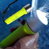 Водоустойчив подводен водолазен Led фенер, снимка 3 - Водни спортове - 36162843