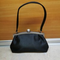 Accessorize малка черна  чанта тип кклъч  , снимка 2 - Чанти - 44305293