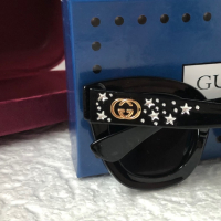 Gucci дамски слънчеви очила с камъни тип котка, снимка 11 - Слънчеви и диоптрични очила - 36172378