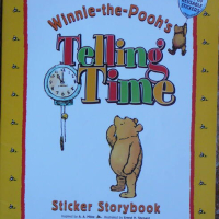 Winnie-the-Pooh's Telling Time - Sticker Storybook, снимка 1 - Детски книжки - 44750457