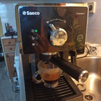 Кафемашина Саеко Поемия с ръкохватка с крема диск, работи отлично и прави хубаво кафе с каймак , снимка 1 - Кафемашини - 41367245