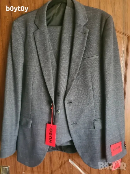 Костюм на Hugo Boss от 3 части , снимка 1
