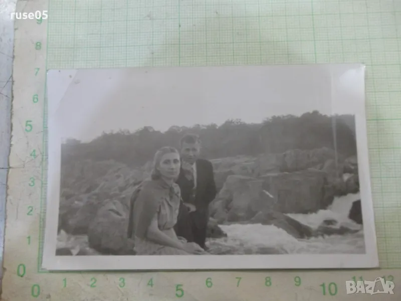 Снимка стара на българин и българка край река в Америка, снимка 1