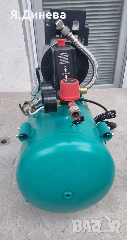 Тих въздушен компресор Vonroc 750w , снимка 5 - Диамантени и режещи инструменти - 53135908