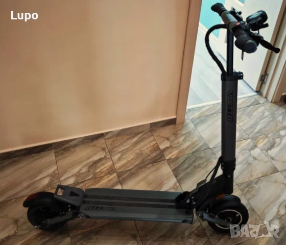 Продавам електрическа тротинетка Vsett 8