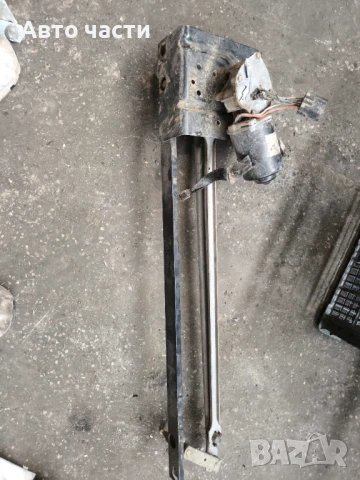 Механизъм и моторче за чистачки за Рено трафик 