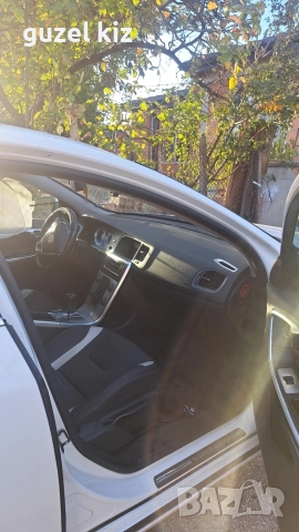 Продава се Volvo v60 2011г. 2.4 мотор 215 коня, снимка 15 - Автомобили и джипове - 52945257