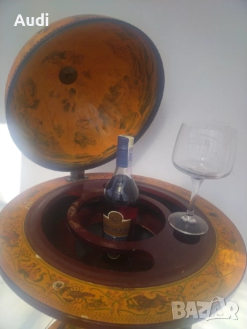 Глобус бар Tre Esse-Worlds, Worlds е подвижен глобус с място за бутилки и чаши за алкохол , снимка 10 - Антикварни и старинни предмети - 53832776