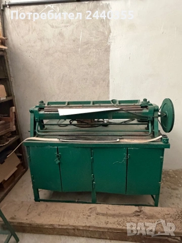 Това е ръчна машина за огъване на ламарина (листогиб / sheet metal bending brake). Използва се за ог