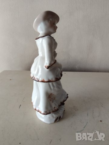порцеланова статуетка, снимка 4 - Други ценни предмети - 41917485