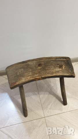 Старо трикрако столче