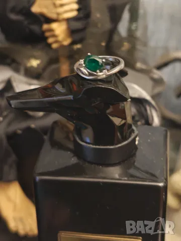 Сребърен пръстен с изумруд, снимка 2 - Пръстени - 49496601