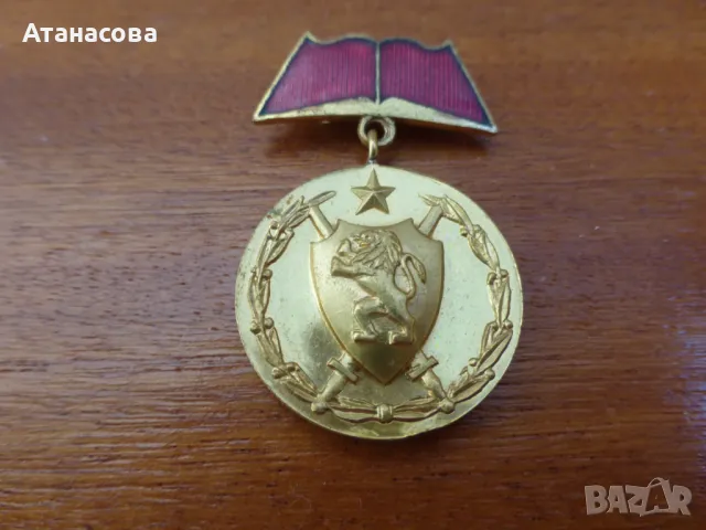 Позлатена значка военен знак "За културна дейност в БНА" 1978 г, снимка 2 - Колекции - 50316554