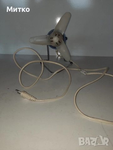 Малък настолен вентилатор 