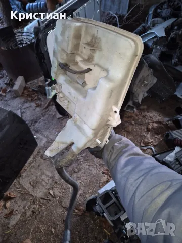 Казанче течност за чистачки БМВ Е60/61, снимка 2 - Части - 48103857