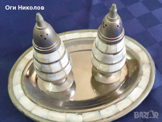 Старинни посребрени солници с поднос със седефени орнаменти, снимка 2 - Антикварни и старинни предмети - 50593519