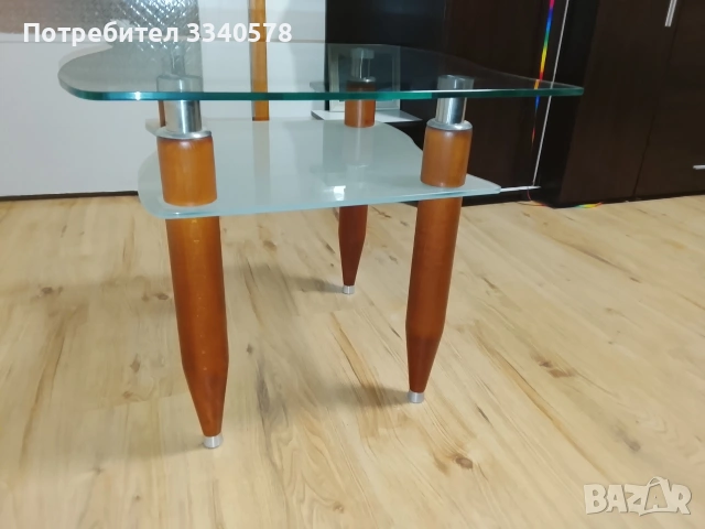 Малка стъклена маса, снимка 3 - Маси - 53701358