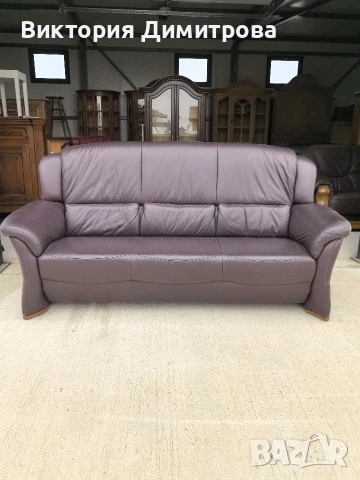 Кожен диван триместен