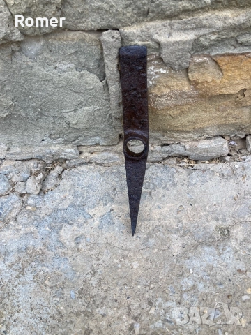 Стара малка туристическа / иманярска кирка